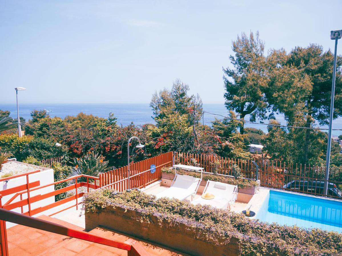 Sea apartment & pool 2 in Addaura, Palermo