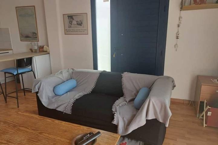 Ganze Wohnung, Renovated Ensuite Studio by the Beach in Limassol, Südzypern