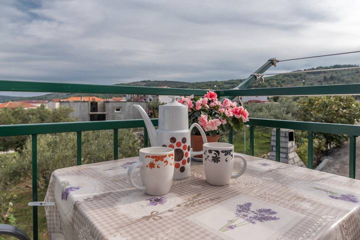 Apartament wakacyjny dla 5 osób, z balkon/ taras w Slatine