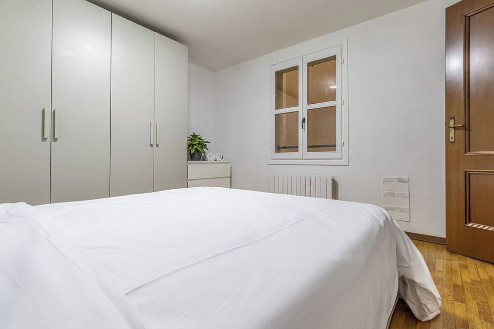 Entire apartment, [Rua Pioppa] 2 ospiti Wifi Parcheggio in Modena, Modena Province