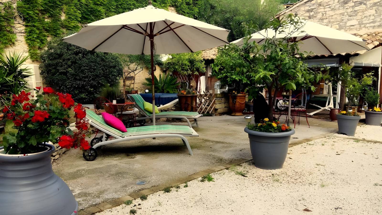 Chambre d’hôtes « Chambre Little Boudha » avec terrasse partagée, Wi-Fi et climatisation in Bernis, Côte méditerranéenne (France)