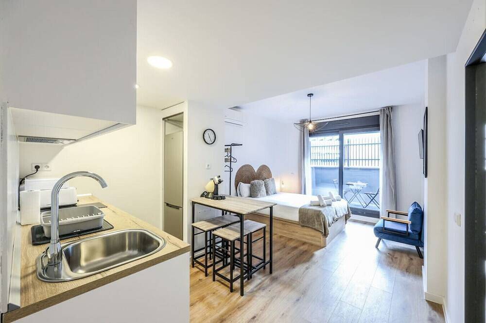 Apartamento entero, Elegant Studio with Private Terrace by Rentitup in San Sebastián de los Reyes, Provincia de Madrid
