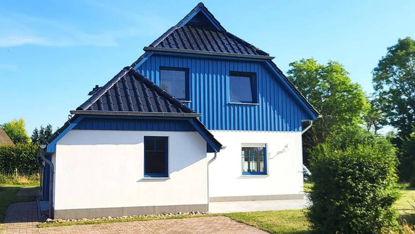 Ferienhaus für 9 Personen, mit Terrasse und Sauna sowie Garten