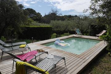 Gîte pour 6 personnes, avec terrasse et jardin à Mornas