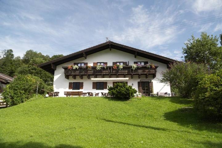Hostel für 6 Personen, mit Terrasse und Garten sowie Ausblick in Kochel am See