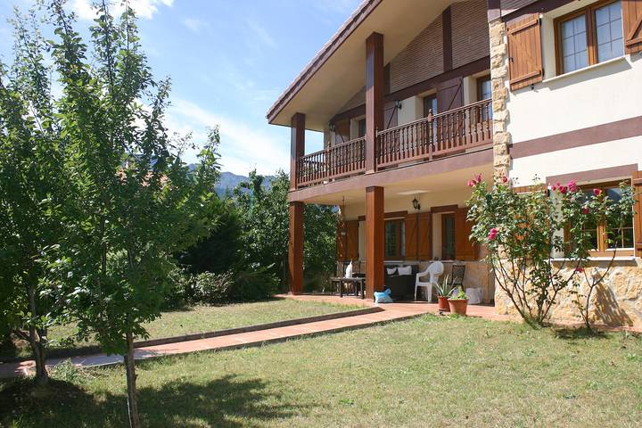 Casa rural para 8 personas, con jardín y vistas - 1