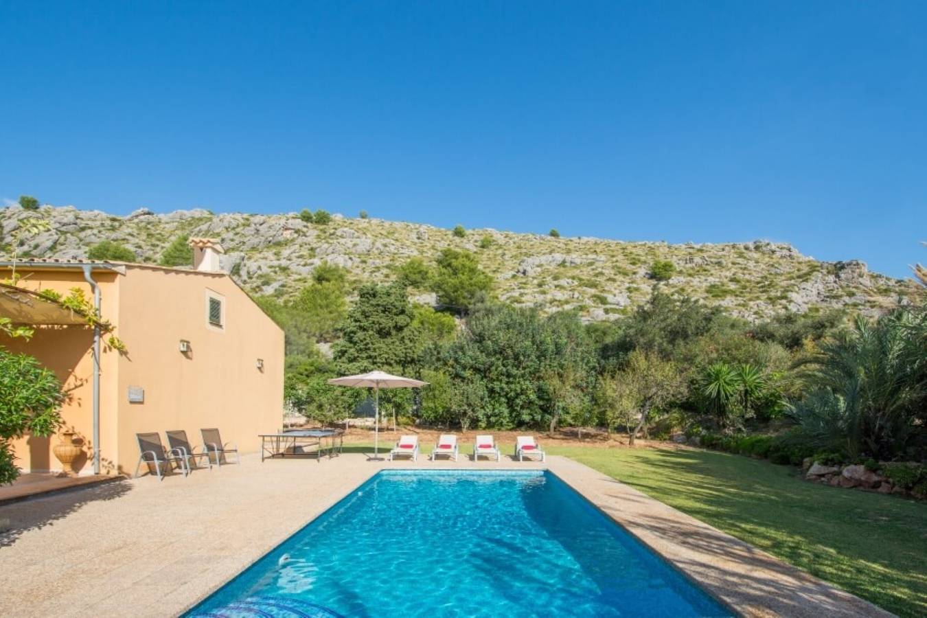 Holiday Home 'Villa Tia' with Private Pool & Wi-Fi in Port De Pollença, Pollença