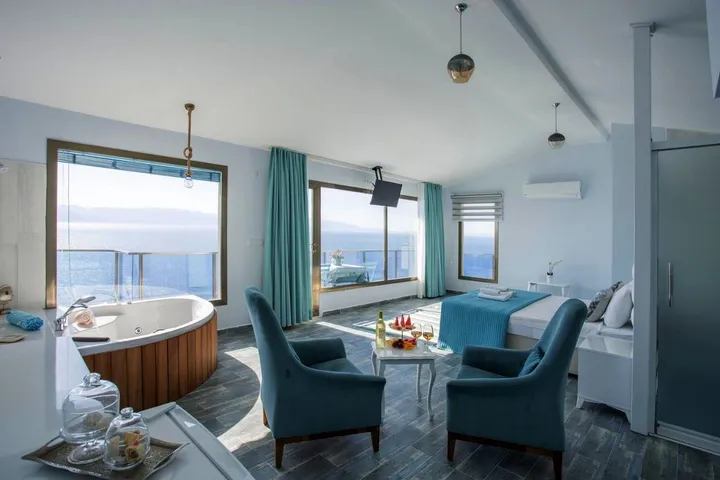 Hotel para 3 personas, con jacuzzi y jardín - 1