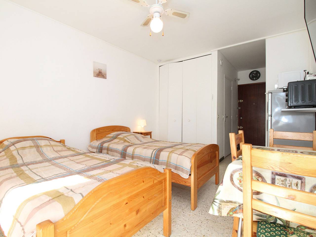 Entire studio, Cozy Studio in Balaruc-les-Bains with Loggia, 2 Beds, and Full Amenities in Balaruc-les-Bains, Mediterranean Coast (France)