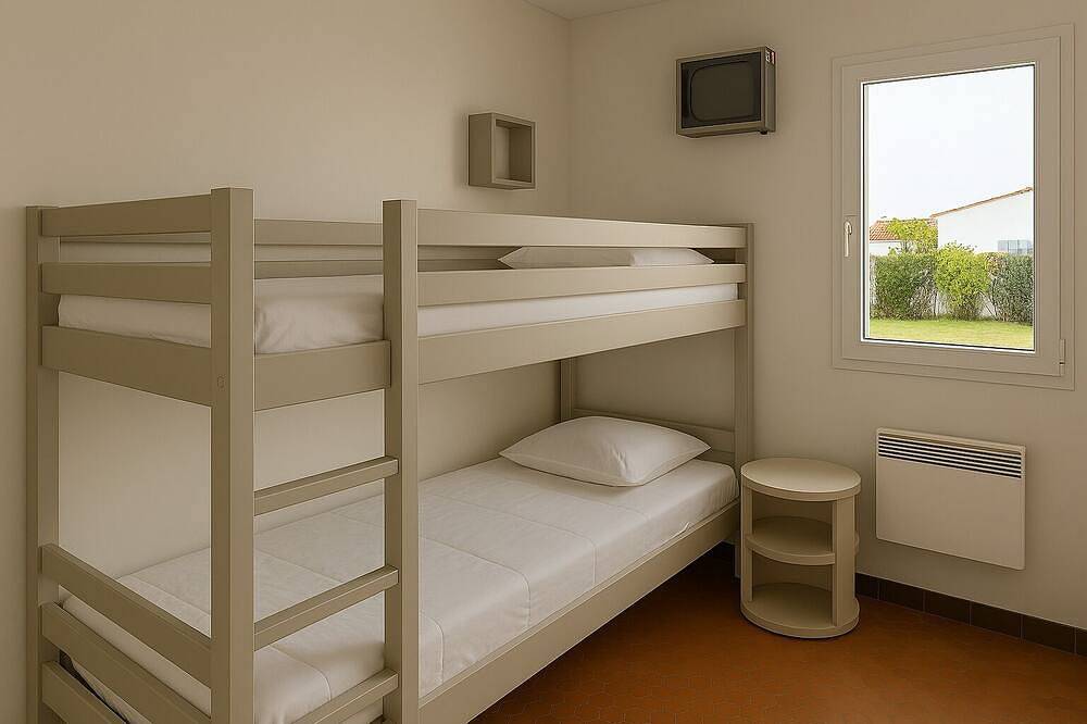 Family home with view and direct access to the beach, in the village center in La Brée-les-Bains, Côte de Beauté