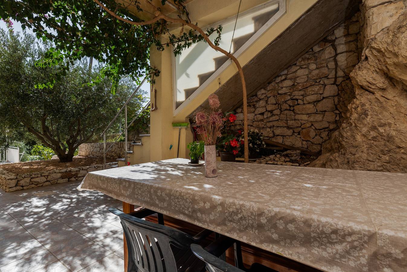 Ganze Wohnung, 1-Zimmer-Ferienwohnung mit Balkon und Meerblick Marusici, Omis A-1131-b in Marusici, Split-Dalmatien
