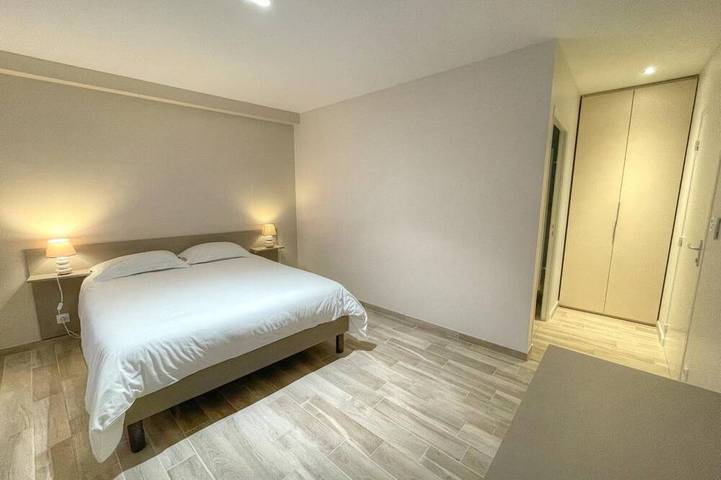 Gîte pour 7 personnes, avec jardin à Thésée - 3