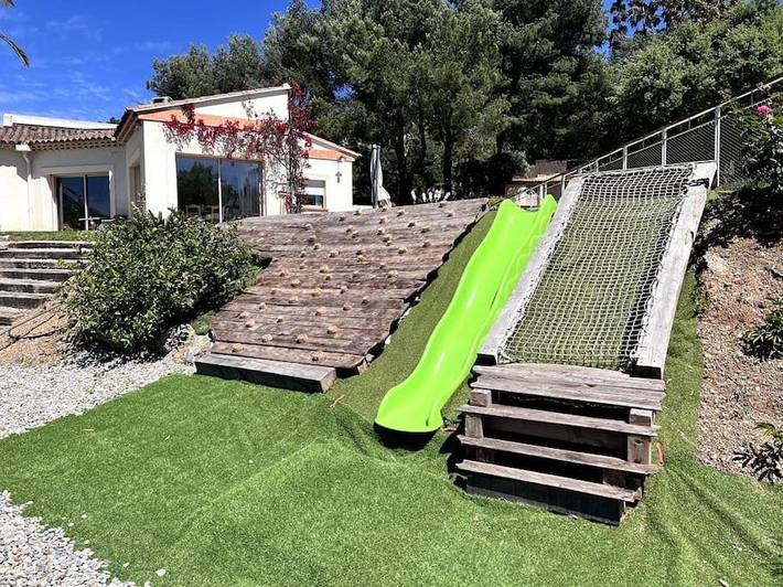 Location de vacances pour 9 personnes, avec piscine ainsi que balcon et jardin, adapté aux familles à La Crau - 4