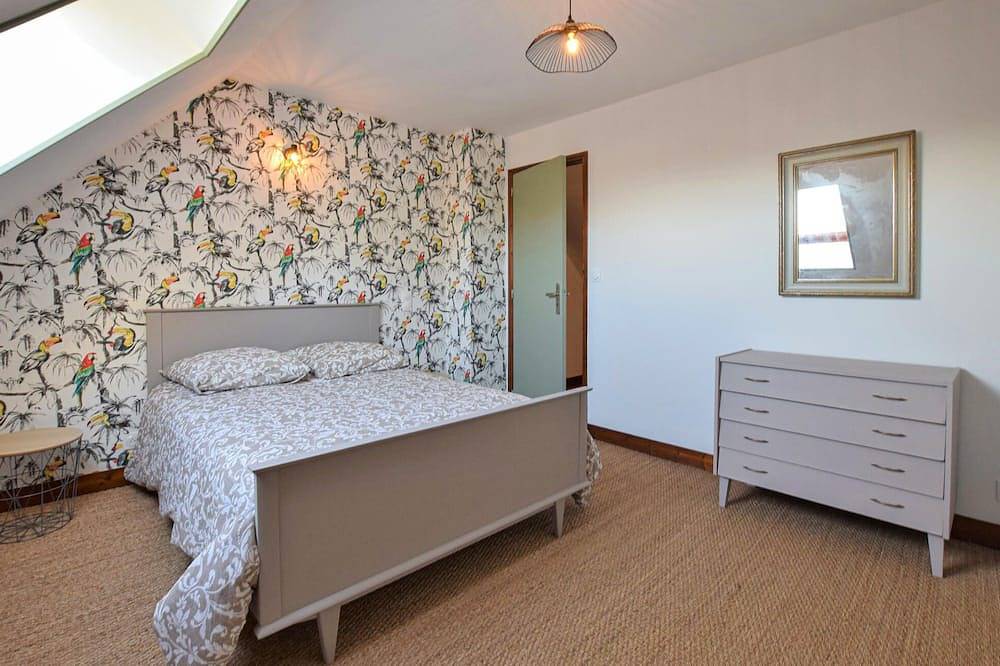 Lovely home in Montsenelle with Wifi in Lithaire, Montsenelle