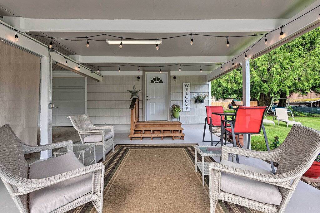 Charming Updated Retreat Walk to Lake Stevens! in Lake Stevens, Mount Baker-Snoqualmie Nationalwald