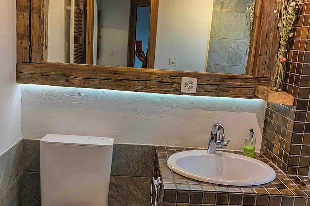 Ganze Wohnung, Ferienwohnung mit wunderschöner Sicht in die Bergwelt in Bivio (Graubünden), Surses