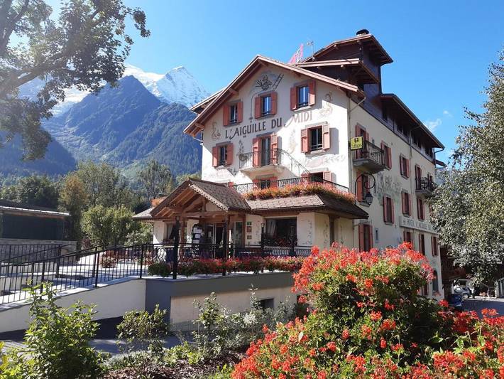 Hôtel pour 2 personnes, avec jacuzzi et piscine ainsi que jardin et sauna, adapté aux familles dans Les Bossons - 2
