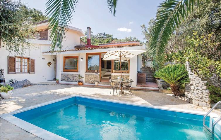 Holiday home for 6 people, with pool and terrace as well as garden - 1