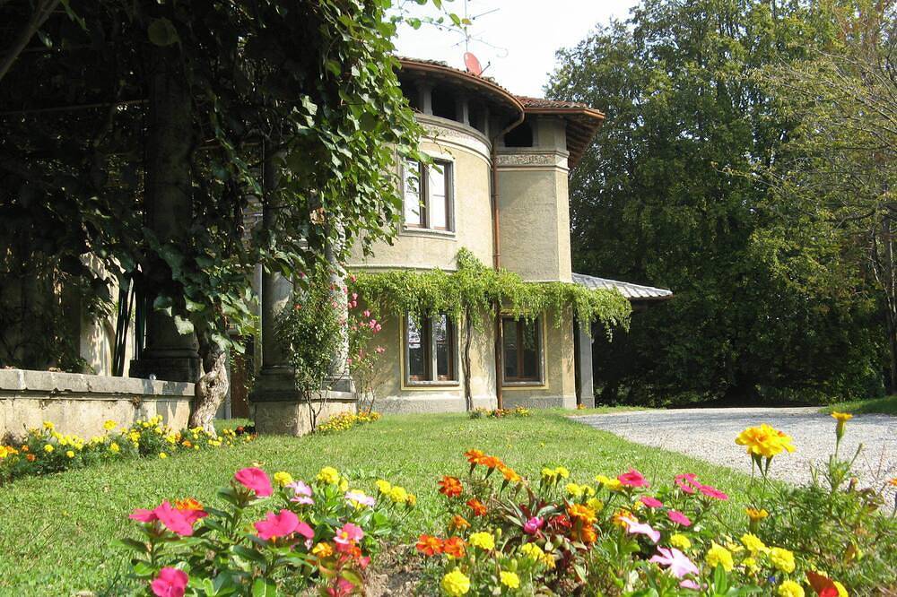Villa in a centuries-old park in upper Brianza in Erba, Brianza