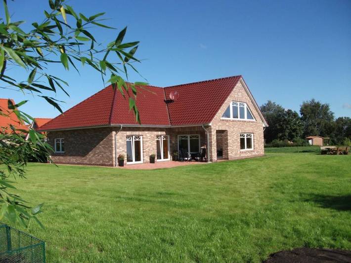 Ferienhaus für 18 Personen, mit Terrasse und Garten sowie Seeblick in Nenndorf