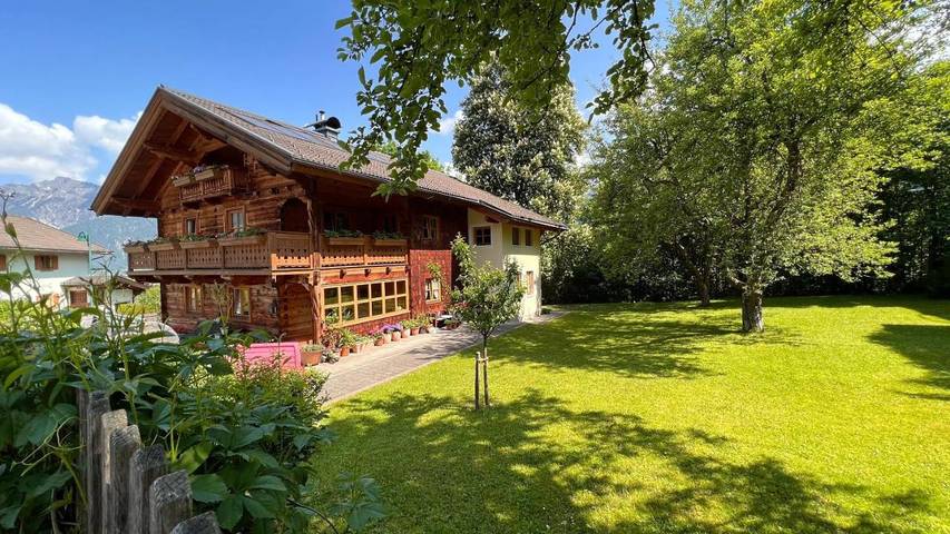 Ferienwohnung für 7 Personen, mit Balkon und Terrasse sowie Garten und Ausblick in Saalfelden