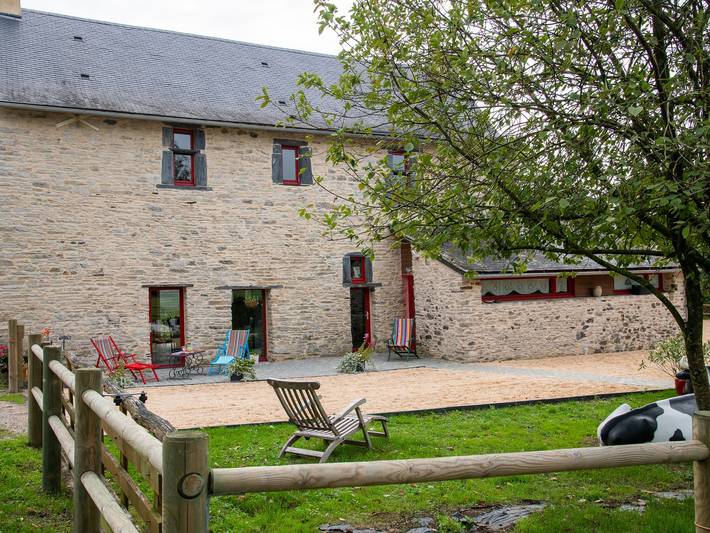 Gîte pour 8 personnes, avec Terrasse ainsi que Jardin et Piscine à Riaillé