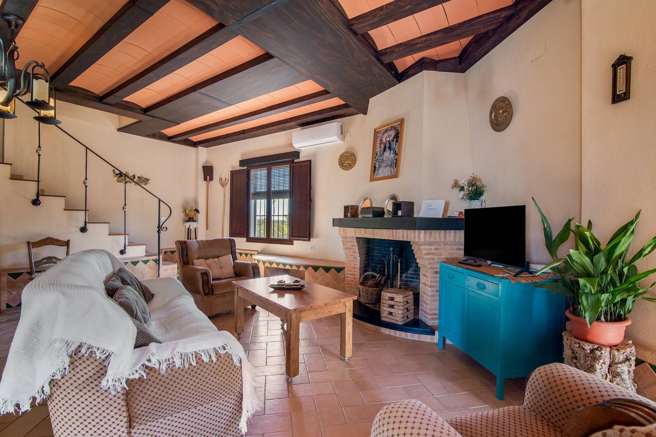 Finca 'Las Alberquillas' mit privater Terrasse, Wi-Fi und Klimaanlage in Beas, Huelva Provinz