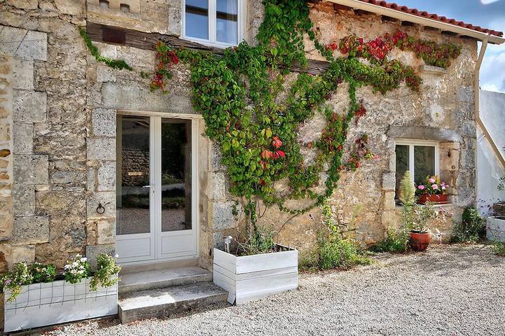 Location de vacances pour 8 personnes, avec terrasse et jardin à Lempzours