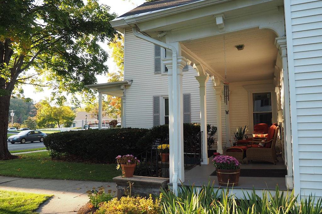 Ganze Wohnung, Elegantes, neu renoviertes 1Br-Ferienhaus aus dem 19. Jahrhundert in New England in Lee, Berkshire County