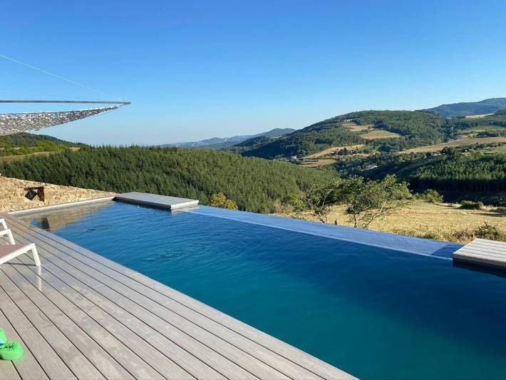 Villa pour 12 personnes, avec piscine ainsi que vue et jardin, animaux acceptés