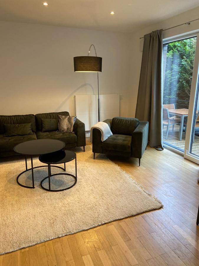 Ferienwohnung für 7 Personen, mit Balkon und Terrasse sowie Garten in Laatzen