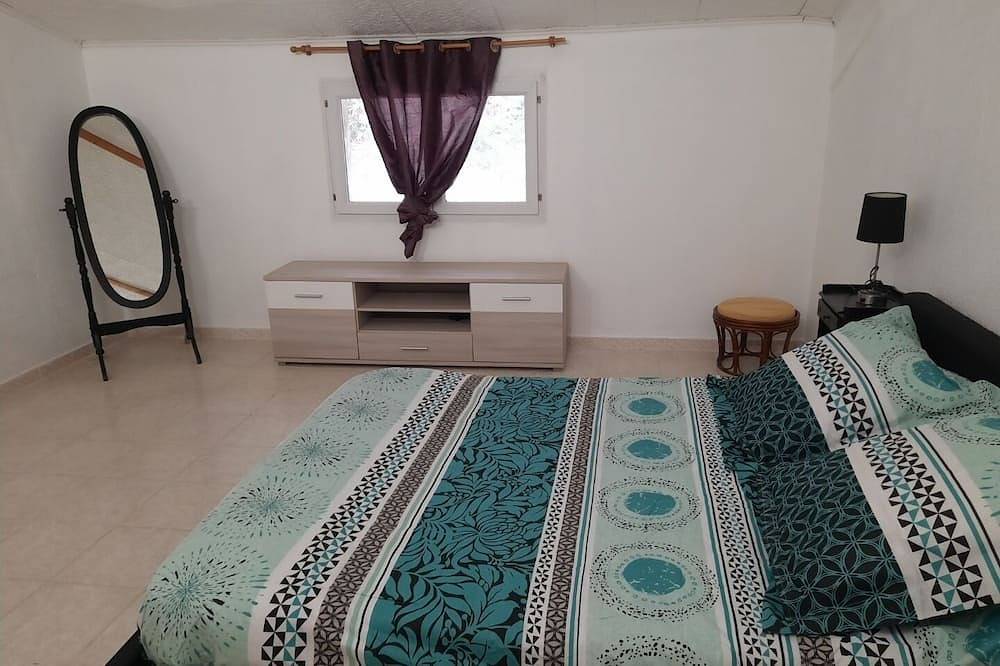 Apartamento entero, Lovely detached apartment in the countryside in a family-run farmhouse in Puget, Parque natural regional del Luberon