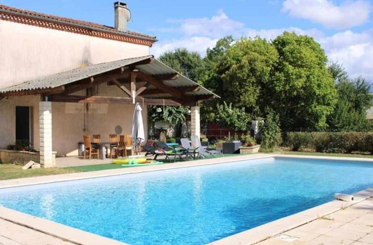 Location de vacances pour 8 personnes, avec piscine ainsi que jardin et vue à Laboutarie - 2