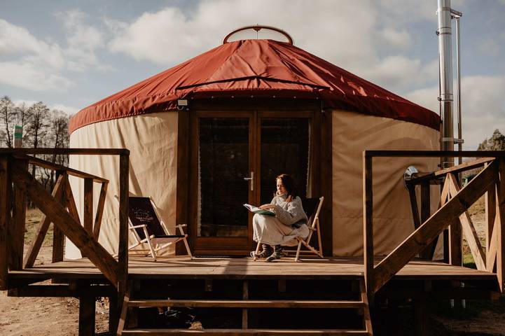 Yourte pour 4 personnes, avec jardin et jacuzzi, animaux acceptés en Pologne