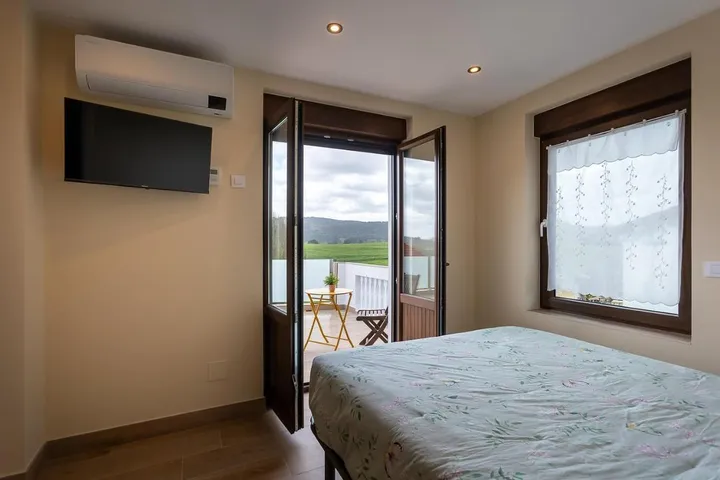 Gästehaus für 2 Personen, mit Pool und Ausblick sowie Garten und Terrasse, mit Haustier - 1
