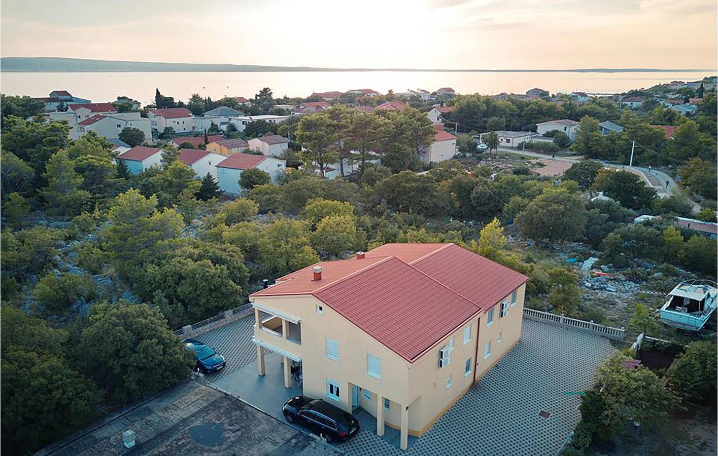 Apartamento vacacional entero, Apartamento de vacaciones para 5 personas con terraza in Starigrad Paklenica, Starigrad