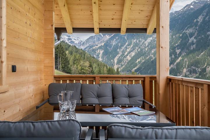 Ferienwohnung für 4 Personen, mit Balkon und Whirlpool sowie Garten und Sauna im Meraner Land
