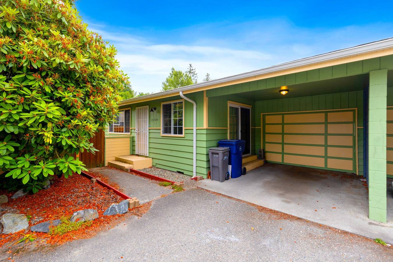 Family-Friendly 2Br Duplex | Garage & Backyard in Picnic Point-North Lynnwood, Snohomish County