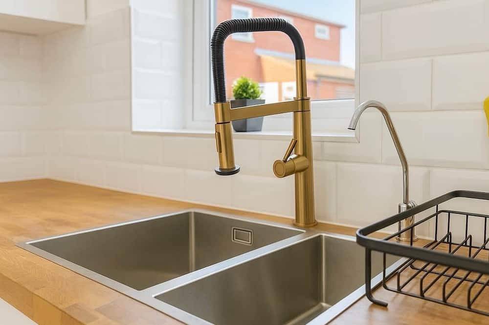 Stoke Mandeville House | Sleeps up to 6-8 in Aylesbury, Chiltern Hills