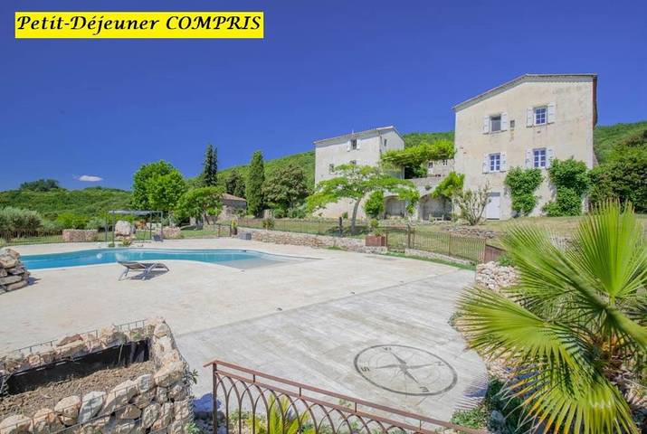 Maison d’hôte pour 3 personnes, avec vue ainsi que jardin et piscine, animaux acceptés à Rousson