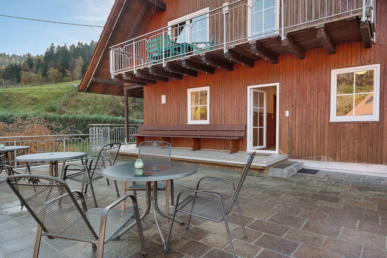 Entire apartment, Holiday Apartment 'Apfelblüte' with Mountain View, Shared Pool and Wi-Fi in Wolfach, Central Black Forest