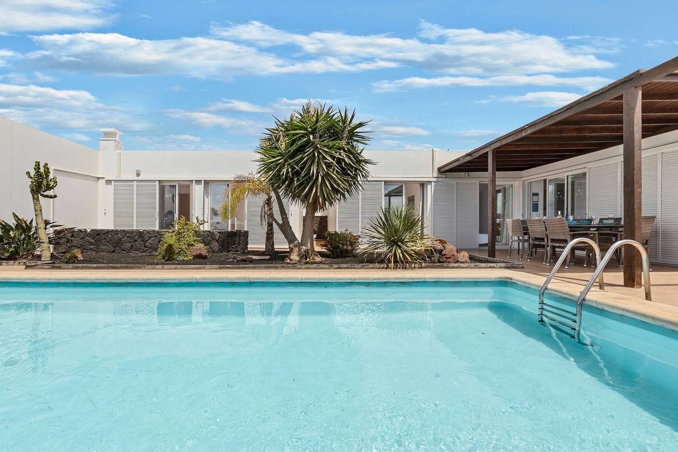 Vacation Home 'Casa Canas' with Sea View, Wi-Fi and Air Conditioning in Playa Blanca, Yaiza