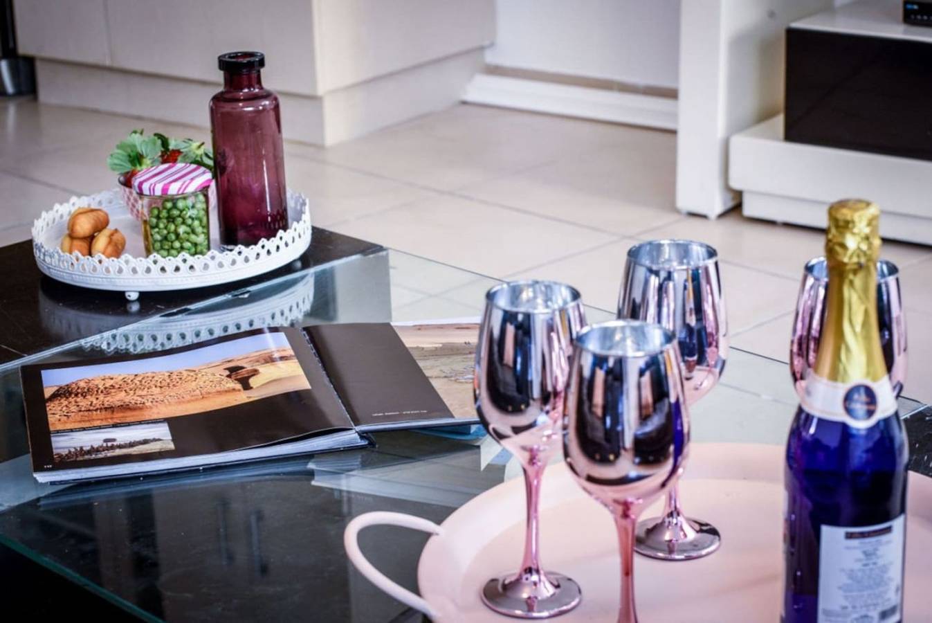 Entire apartment, Stunning 2Br Apt with Balcony by Sea N' Rent in Tel Aviv, Tel Aviv District