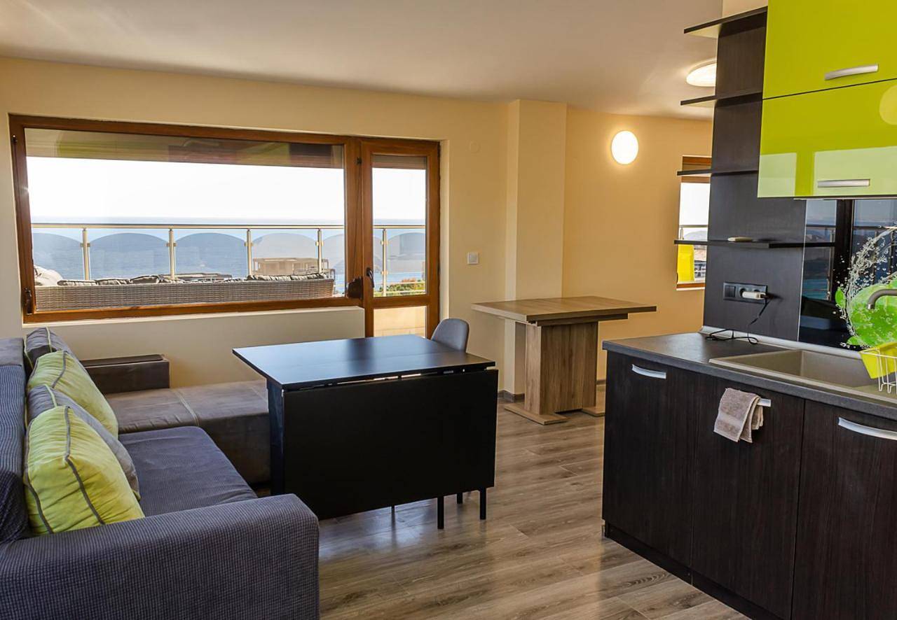 Cały apartament, Spacious 3Bd Flat with Large Terrace & Sea View by Flat Mаnager in Warna, Obwód Warna