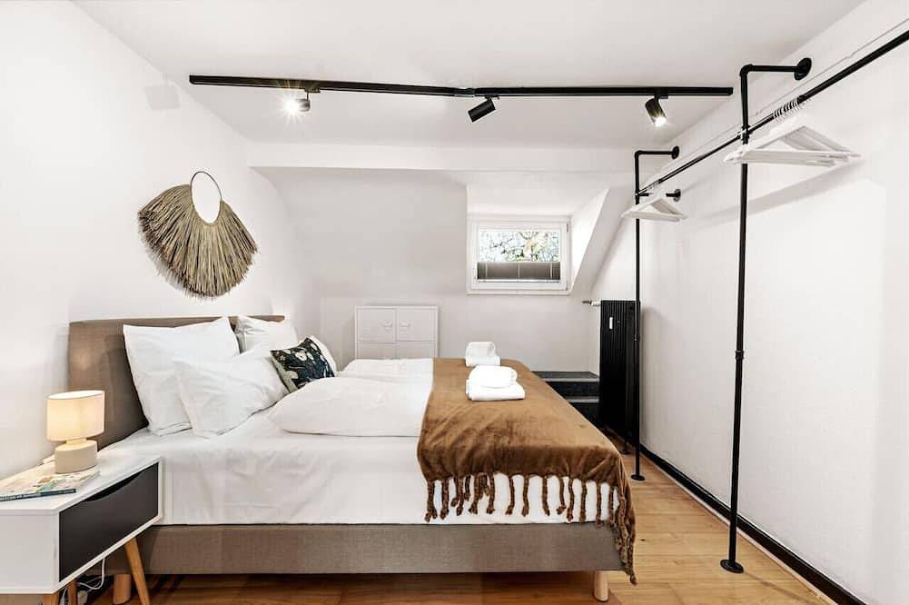 Apartamento entero, 65qm *Design-Maisonette-Wohnung* bis 7 Personen in Krefeld, Lower Rhine