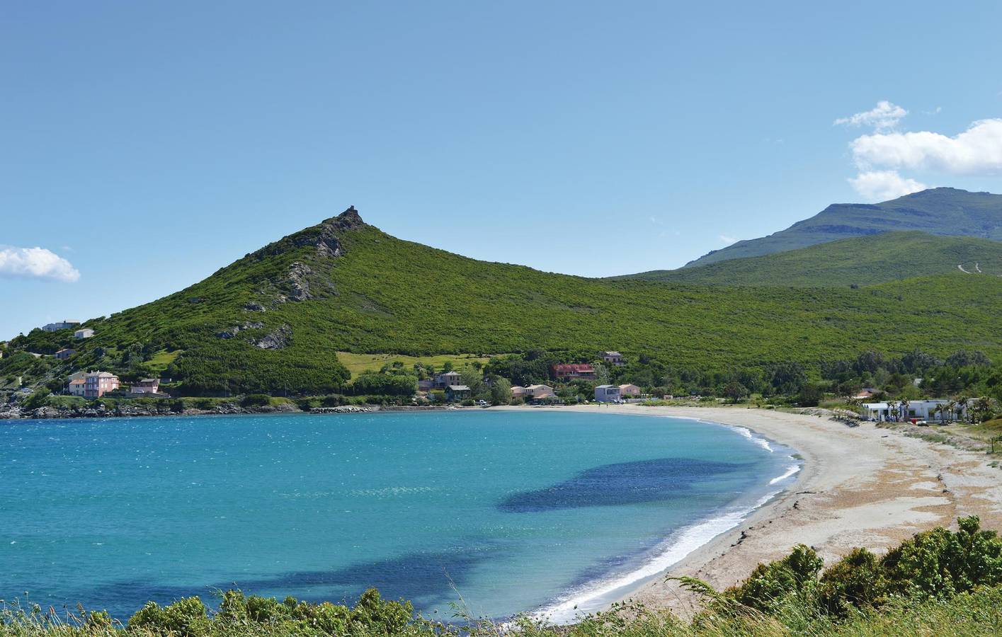 Appartement de vacances entier, Appartement confortable avec terrasse, parking et climatisation, à 2,5 km de la plage in Miomo, Santa-Maria-di-Lota