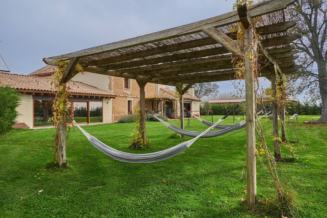 Finca 'Casa Rural Nogalia' mit privater Terrasse, privatem Garten und Wlan in Villanueva de Los Nabos, Villaturde