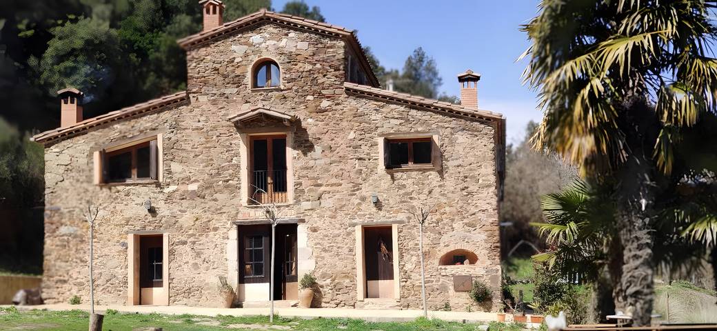 Casa rural para 15 personas, con jardín en Susqueda