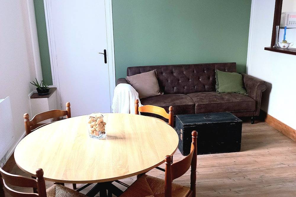 Ganze Wohnung, A peaceful and cozy apartment right in the heart of downtown, within easy walking distance of everything in Lisieux, Lisieux und Umgebung