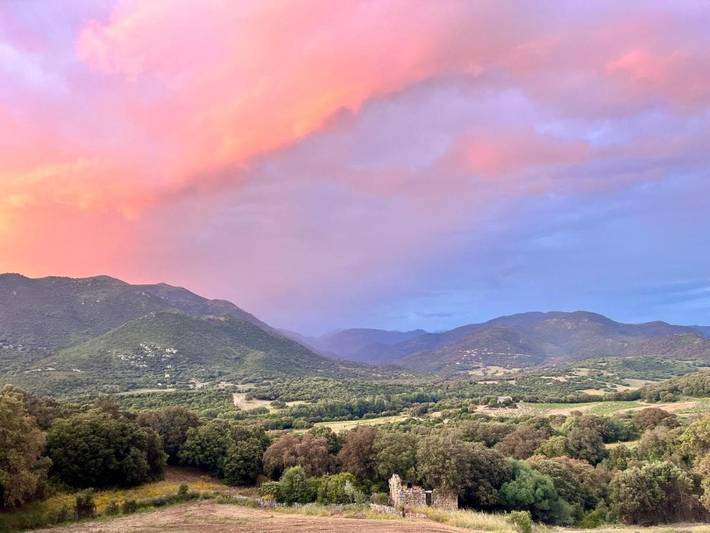 Location de vacances pour 2 personnes, avec Balcon et Terrasse ainsi que Jardin et Vue à Granace